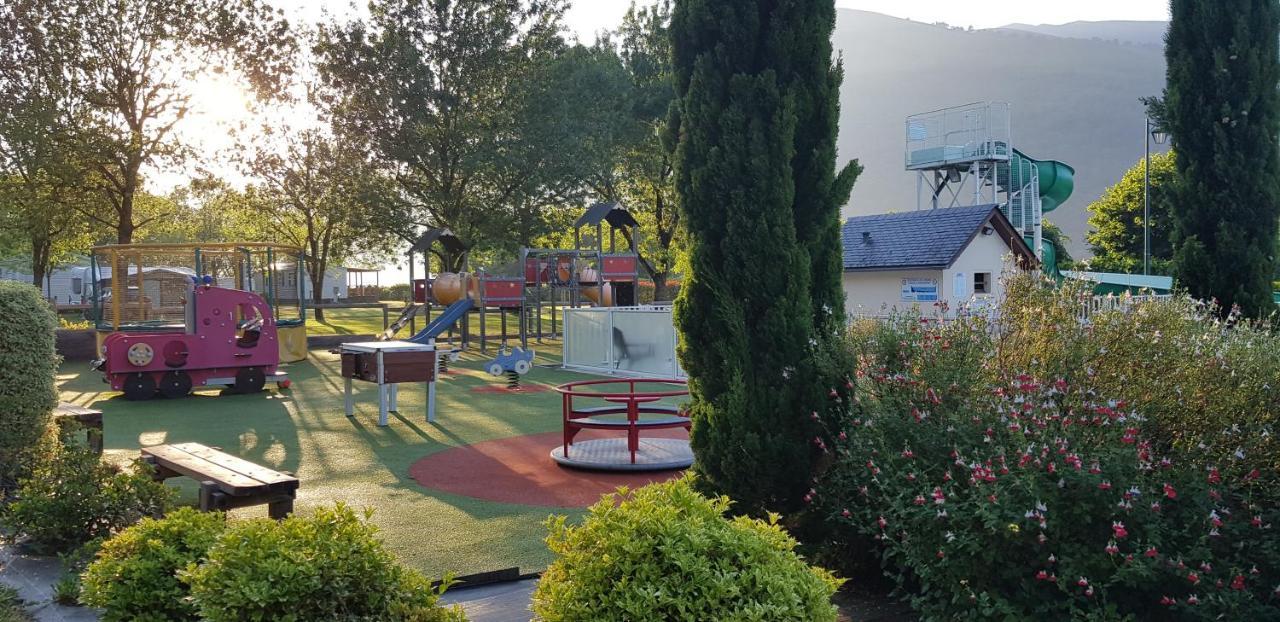 Camping Familial - Parc Aquatique - Grande Aire De Jeux A La Montagne アゴ・ヴィダロ エクステリア 写真